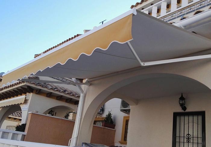 Smart Extendable Arms Awning